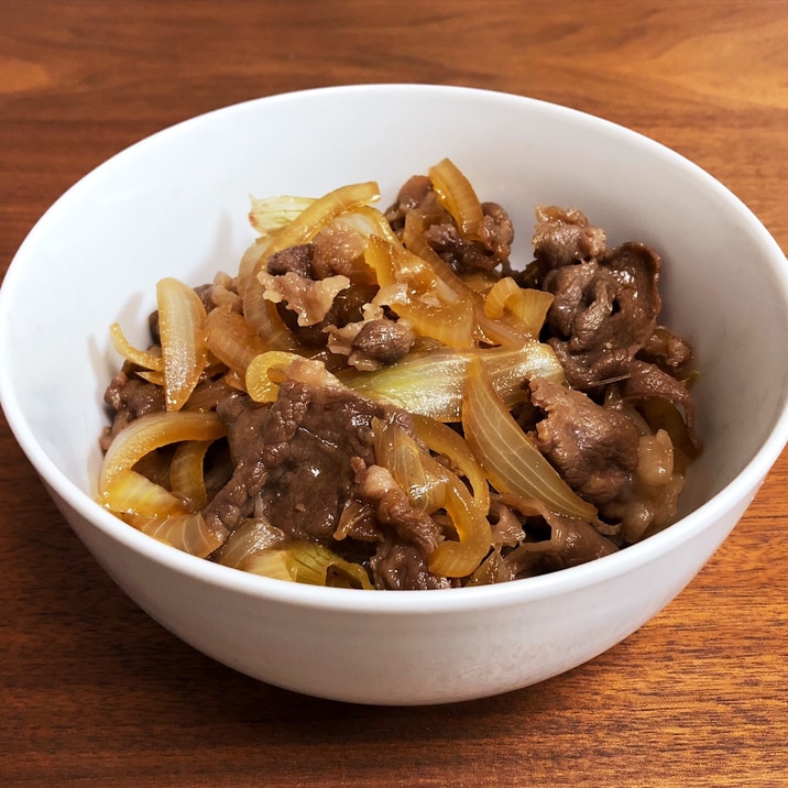 牛肉と玉ねぎがあったら甘めの牛丼！